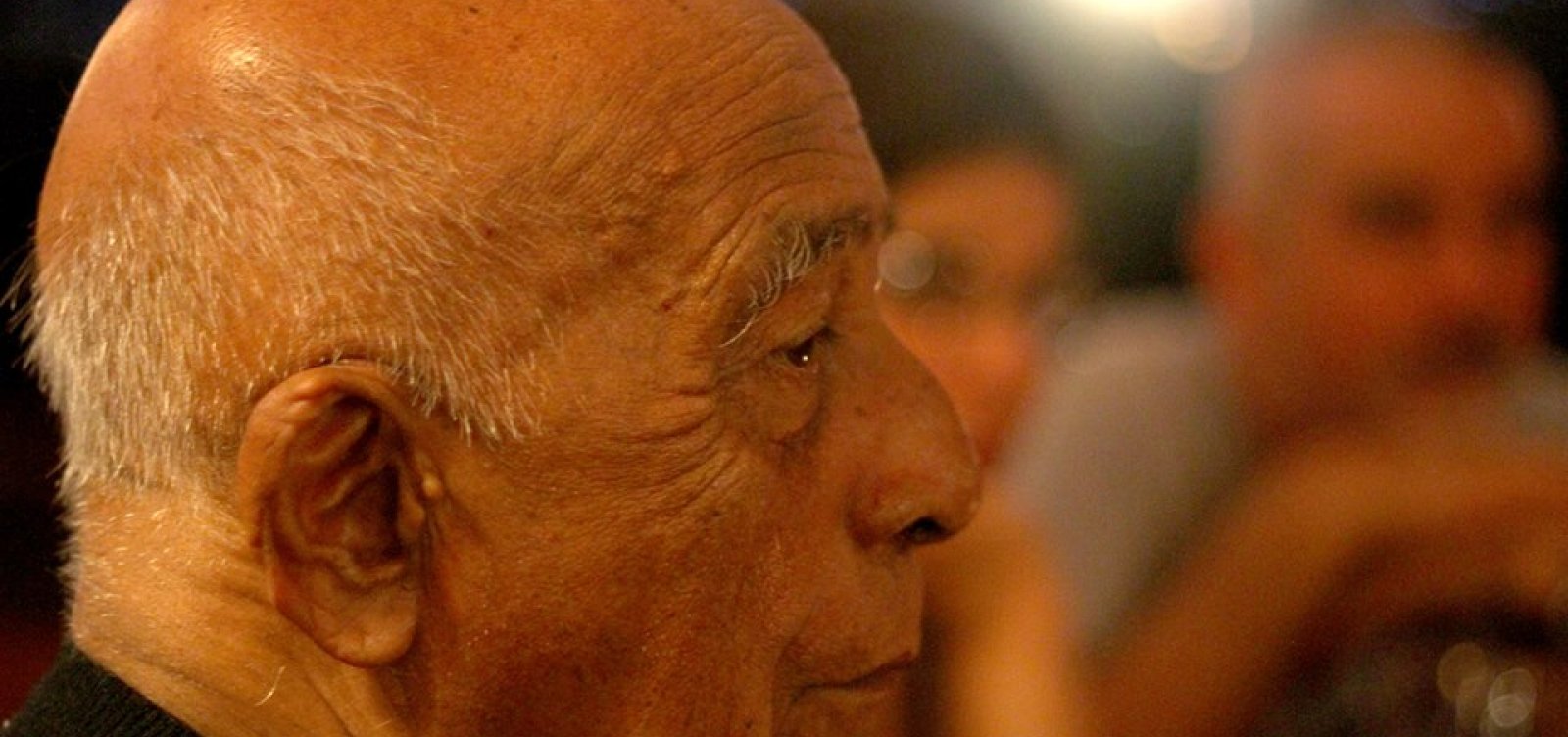 Poesia, amor e fé: escritor José Newton lança novo livro nesta quinta