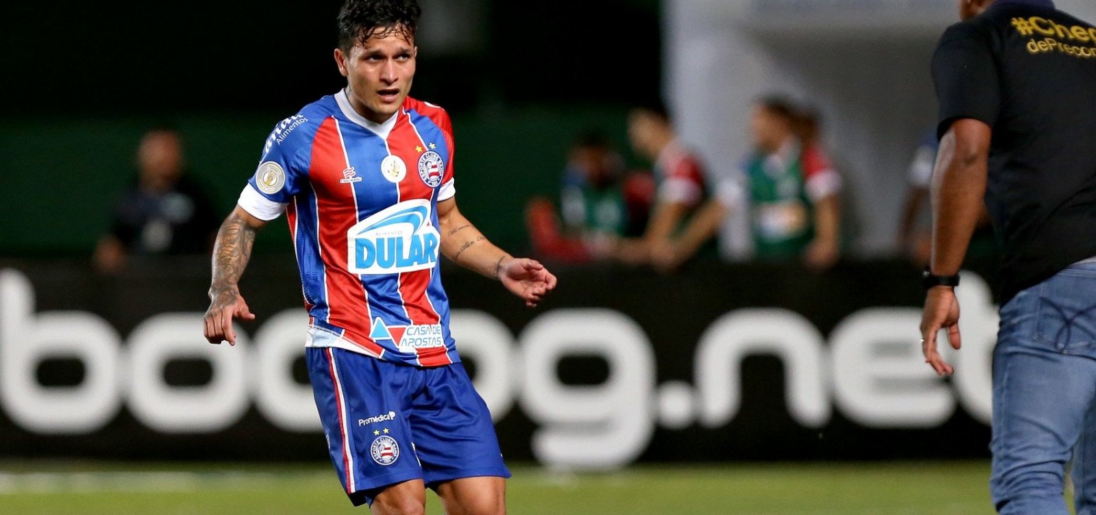 Diretoria do Bahia nega saída de Arthur Victor