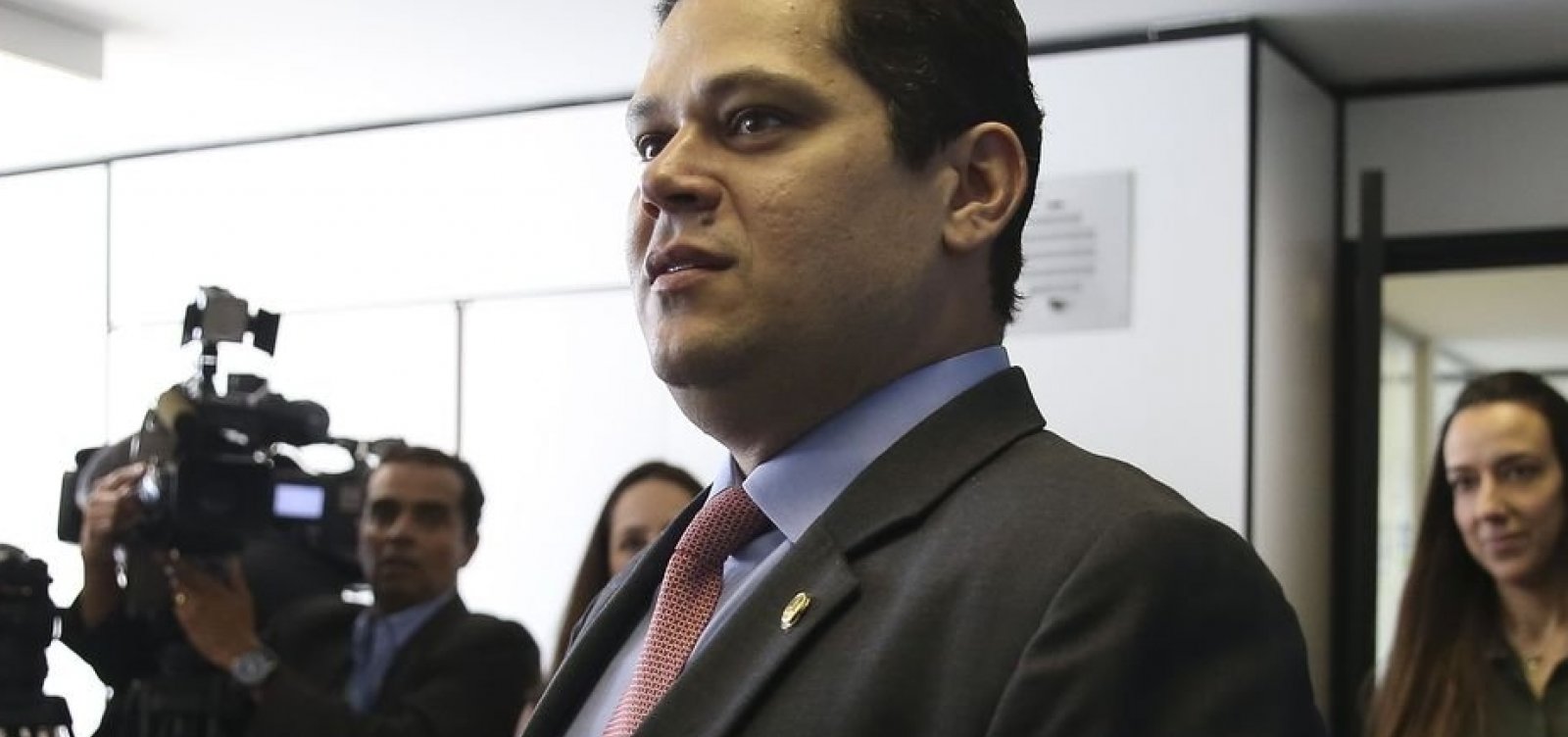 'O governo comete, todos os dias, algum tipo de trapalhada', diz Alcolumbre