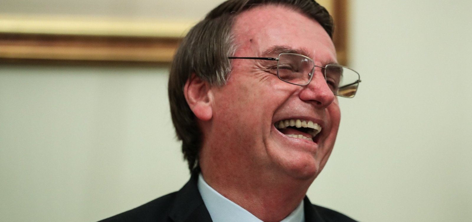 Bolsonaro sobre caso Neymar: 'O que ela fez atravessando o Atlântico?'