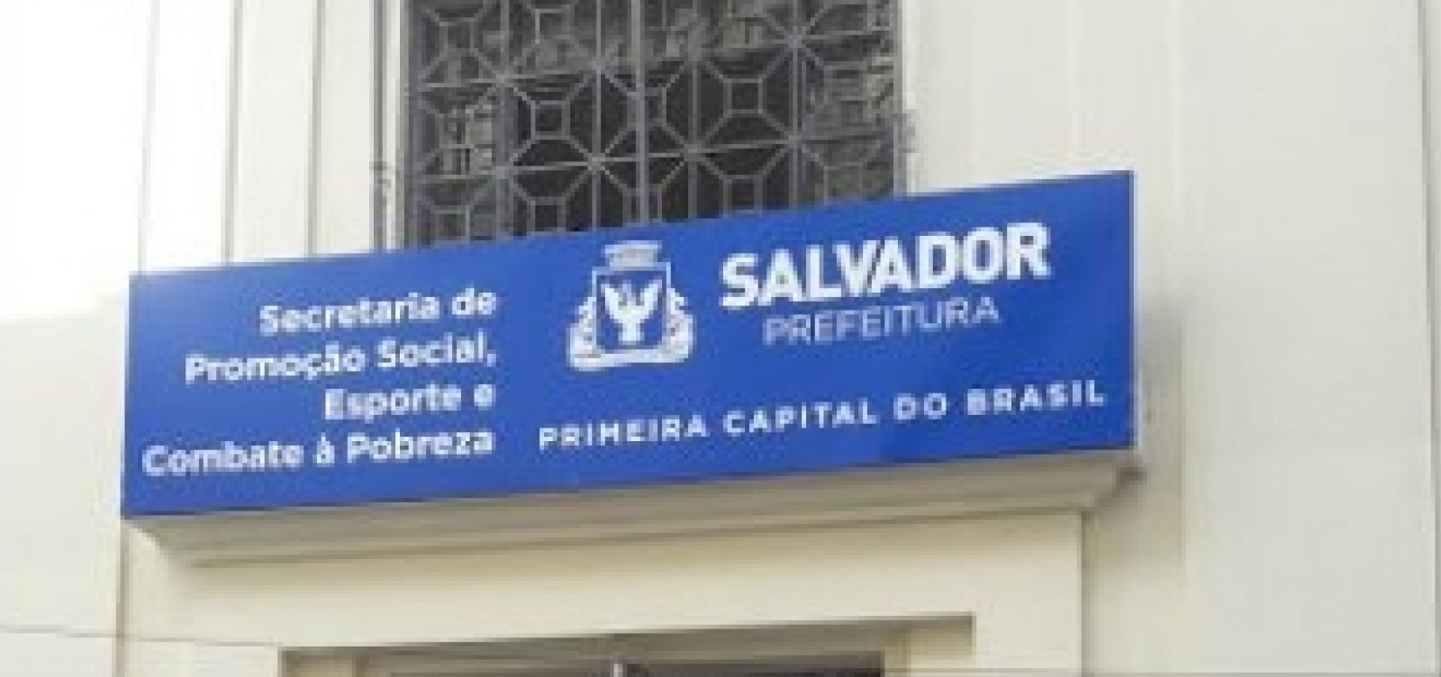 Sempre suspende funcionamento após queda de placas de gesso