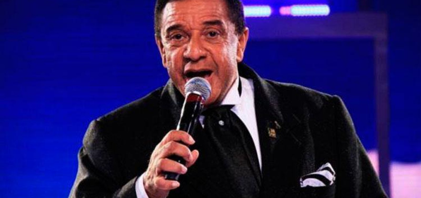 Cantor Agnaldo Timóteo é transferido para Hospital das Clínicas em São Paulo
