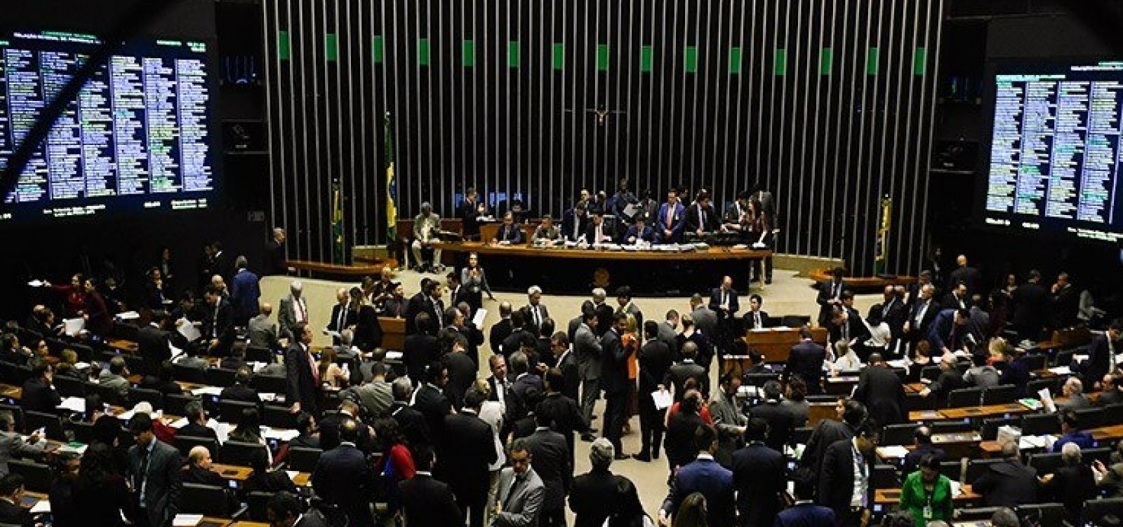 Congresso decide na terça se governo terá R$ 248 bilhões extras para pagar despesa