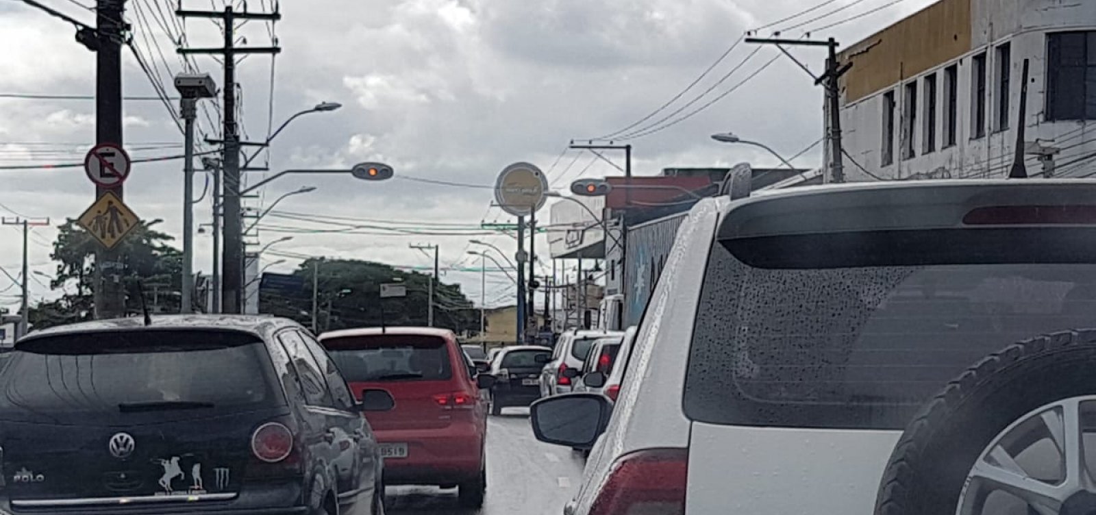 Pane em sinaleira causa engarrafamento na Cidade Baixa