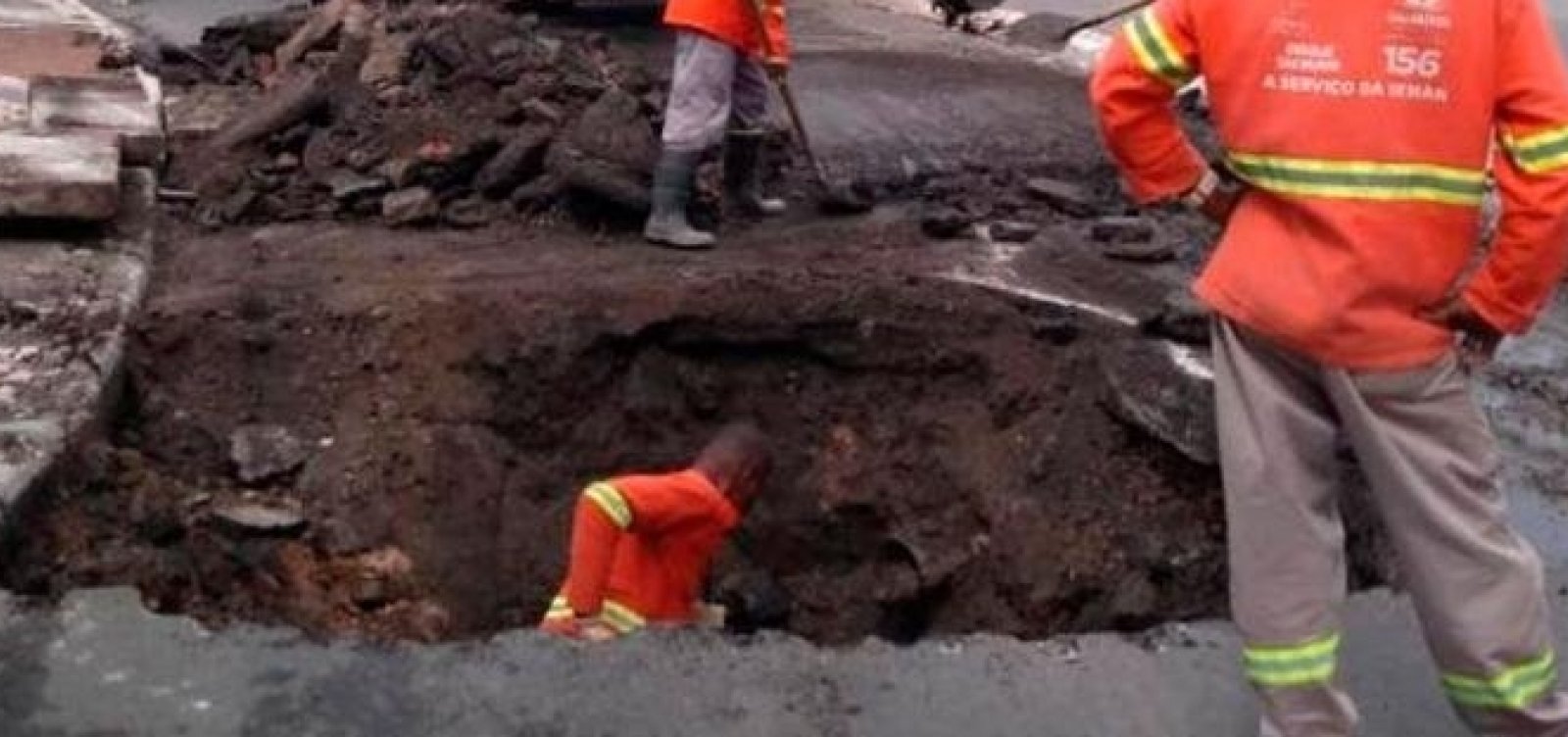 Atraso: Entrada da Av. Jorge Amado continua interditada