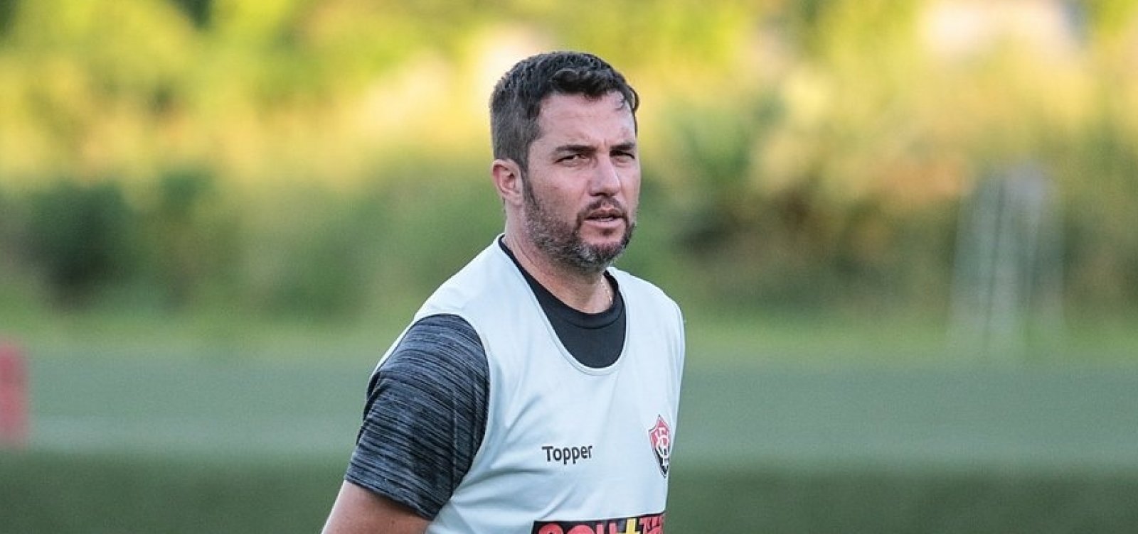 'A gente teve grandes momentos na partida', diz treinador do Vitória após derrota
