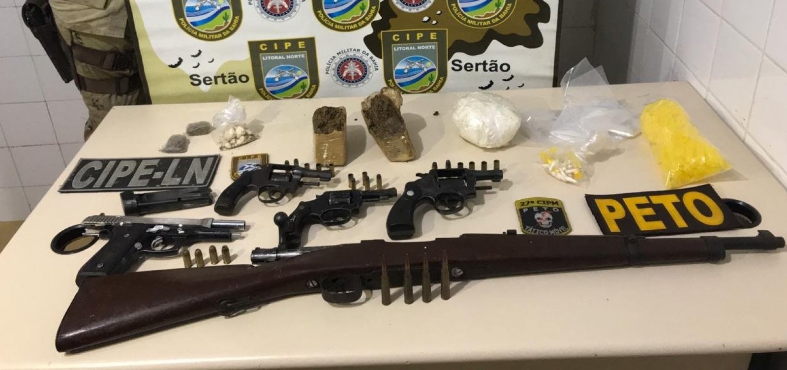 Quatro morrem em confronto com policiais na cidade de São Félix; armas são apreendidas