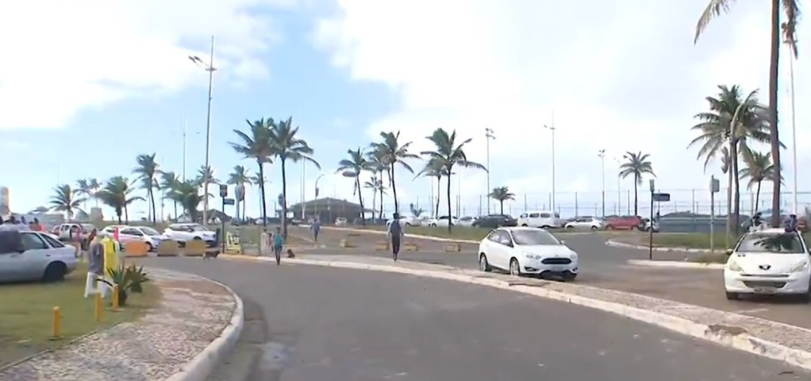 Após 2 dias interditado, acesso pela orla à Av. Jorge Amado é liberado
