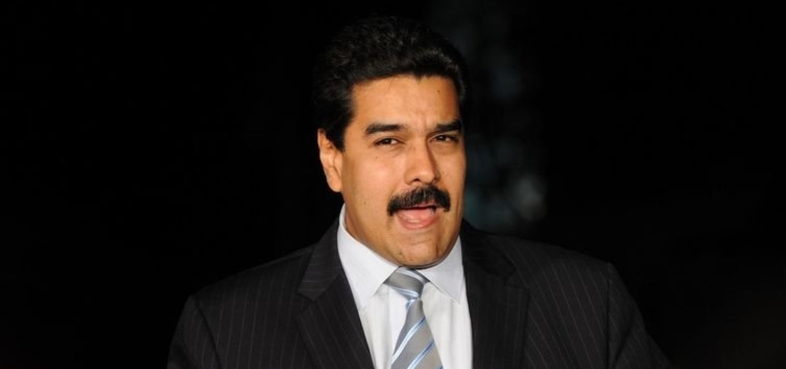 Venezuela reabre parte da fronteira com a Colômbia