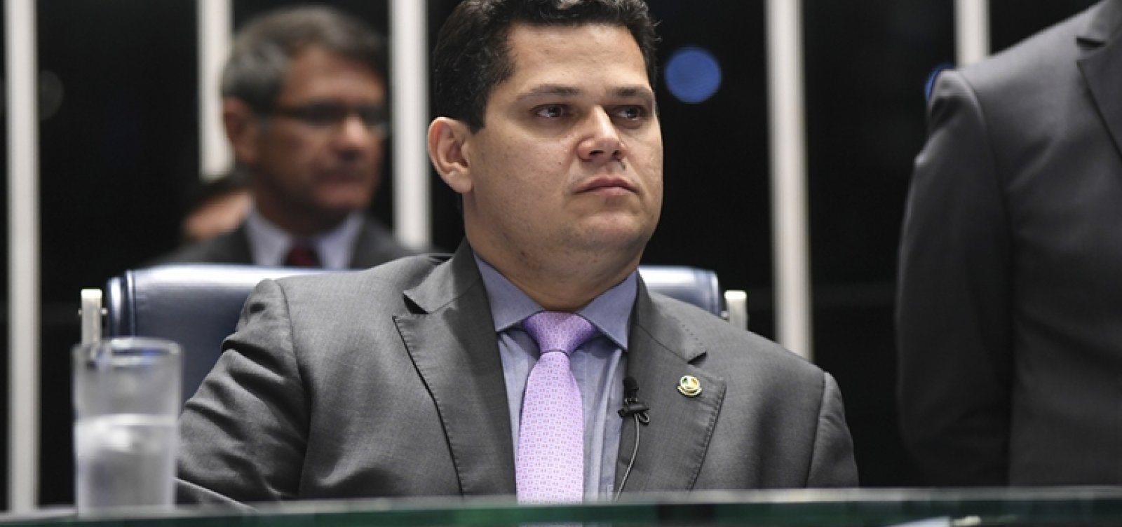 Bolsonaro terá de nos aturar por dois anos e vice-versa, diz Alcolumbre