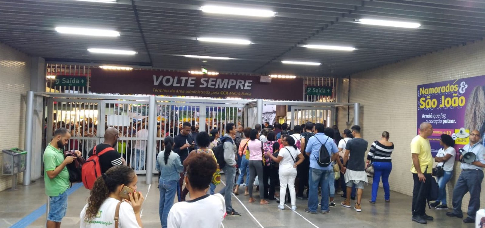 Usuários do metrô enfrentam lentidão na Linha 1 nesta segunda
