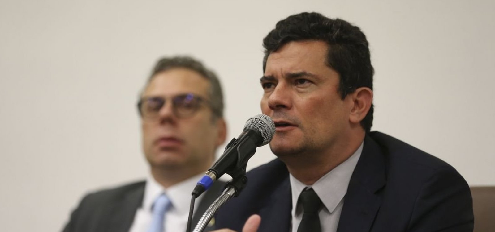Deputados da oposição querem convocar Moro para explicar mensagens