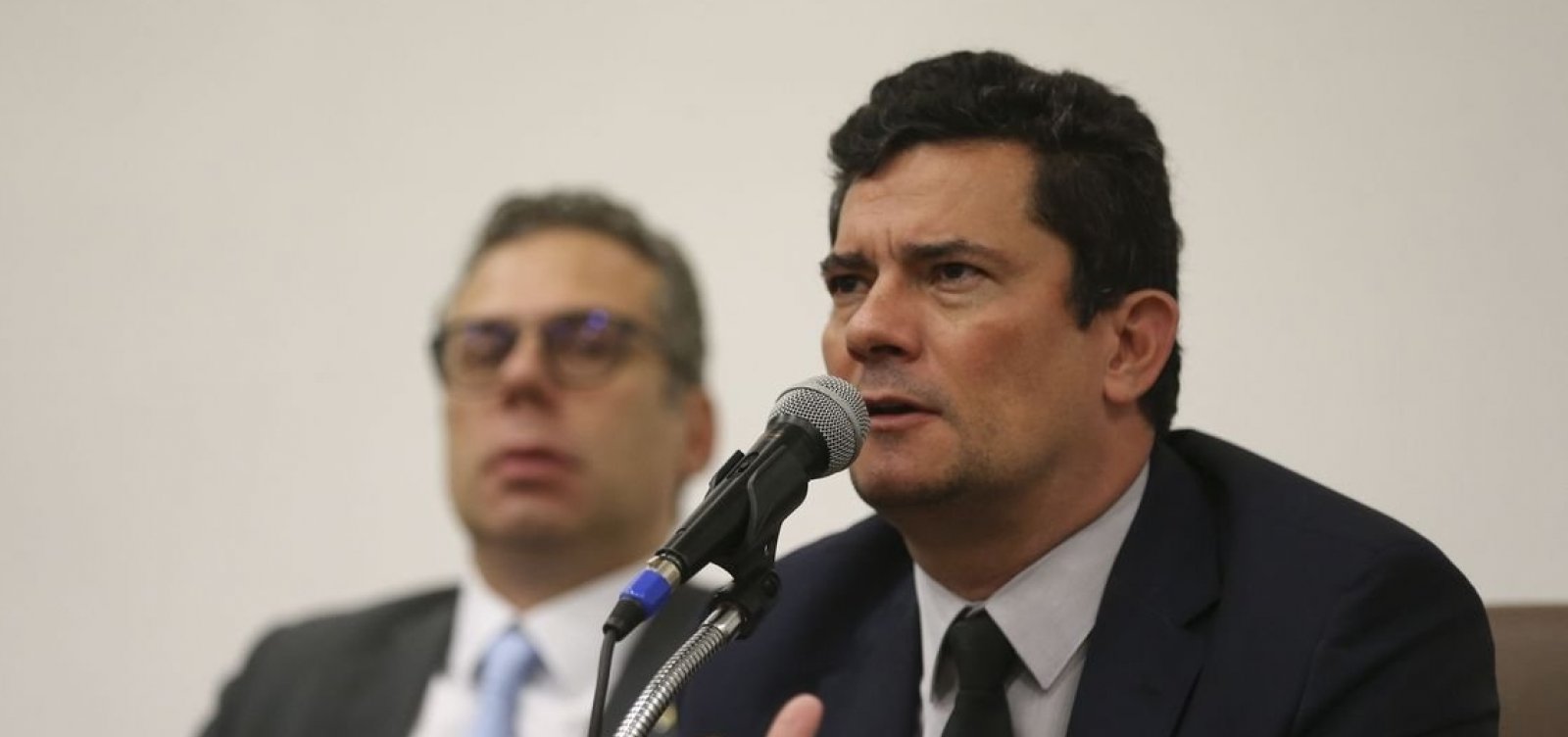 Moro deixa reunião com senadores sem falar com a imprensa