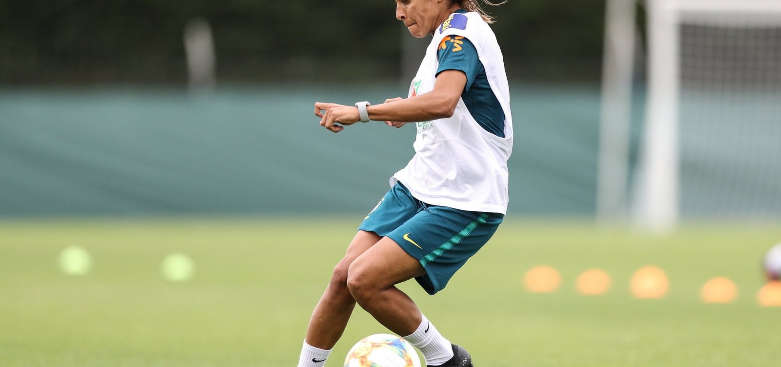 Copa feminina: Marta treina, faz gols e mostra boa recuperação