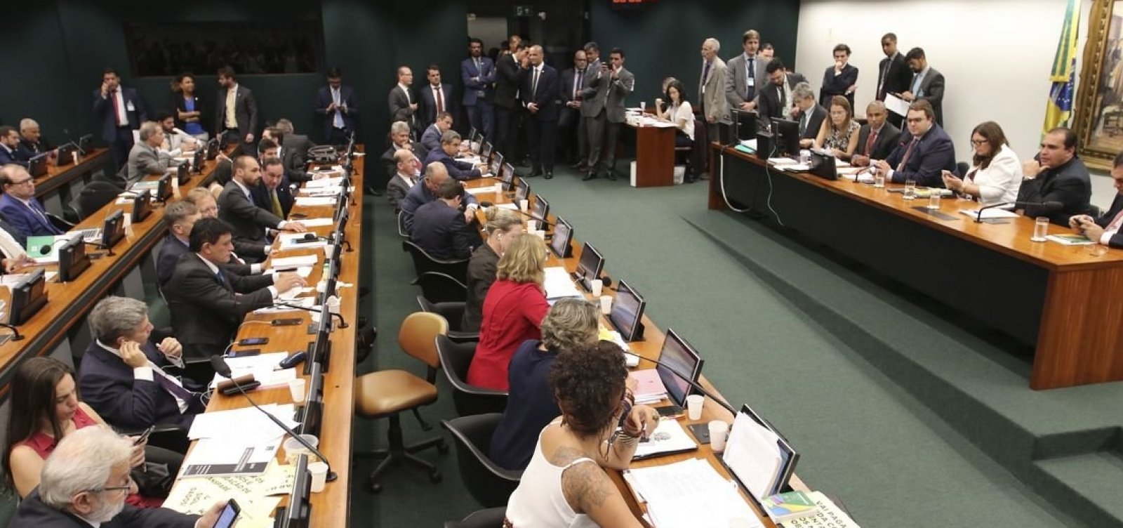 CCJ derruba parecer favorável a decreto que flexibiliza porte de arma