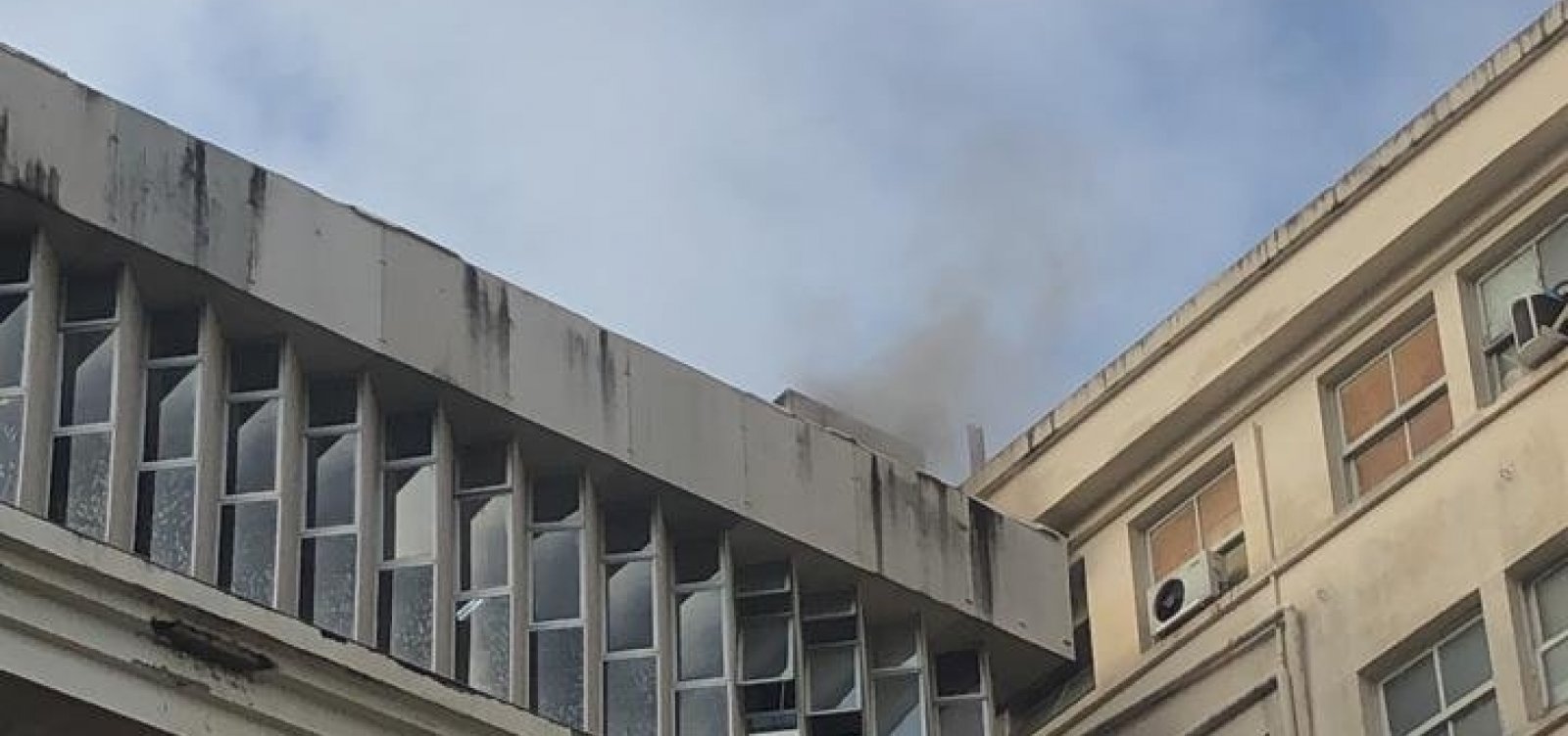 Bombeiros confinam incêndio no Hospital das Clínicas