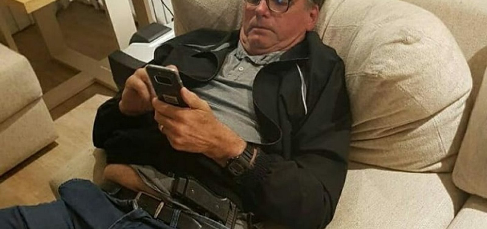 Após vazamento de conversas de Moro, Bolsonaro usará celular criptografado