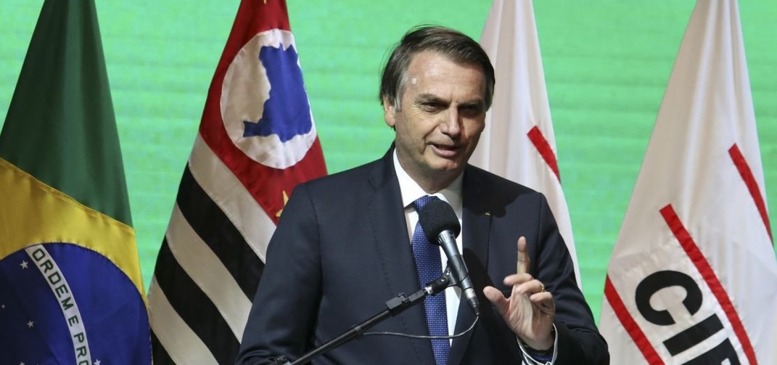 'É uma tendência do Parlamento tirar estados e municípios', diz Bolsonaro
