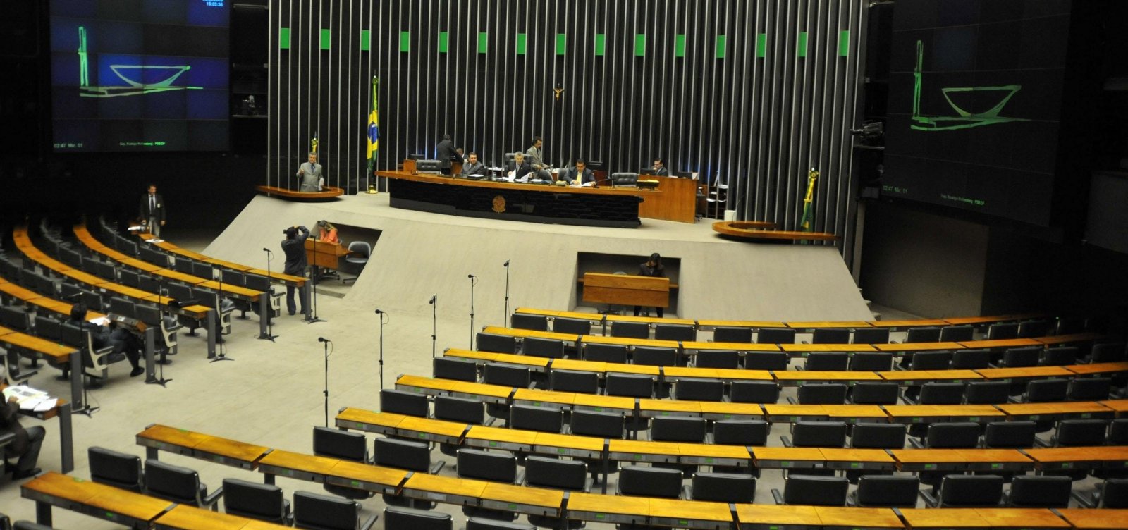 Aposentadoria especial: 25 deputados baianos não abrem mão de plano que paga até R$ 33 mil
