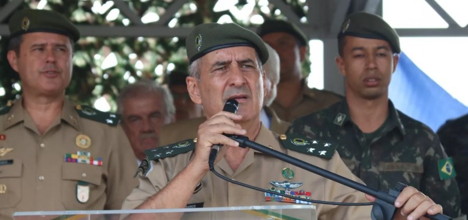 Ministro Santos Cruz é demitido; substituto é general Luiz Eduardo Ramos