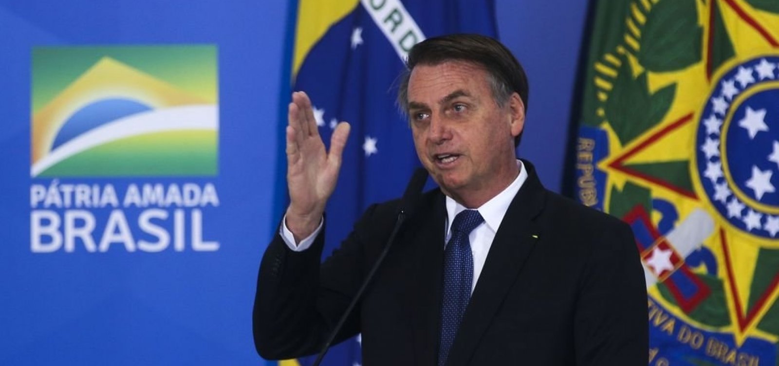 Bolsonaro diz que avalia liberar cobrança de bagagens para aéreas de baixo custo