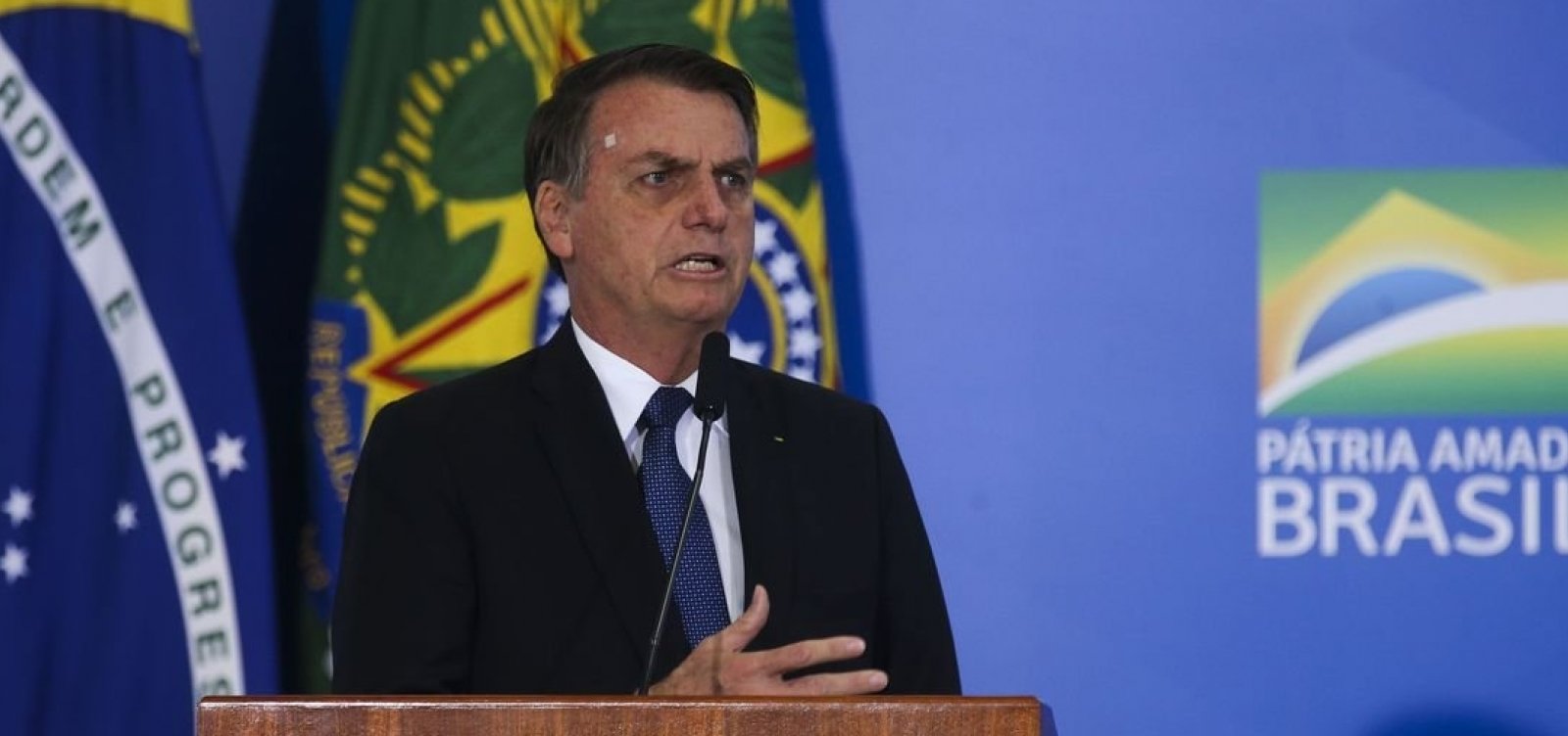 'Única forma de se comunicar com segurança total é pessoalmente', diz Bolsonaro