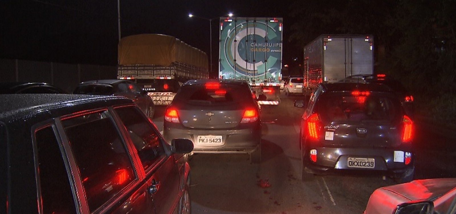 Criminosos tentam fazer arrastão após acidente na BR-324