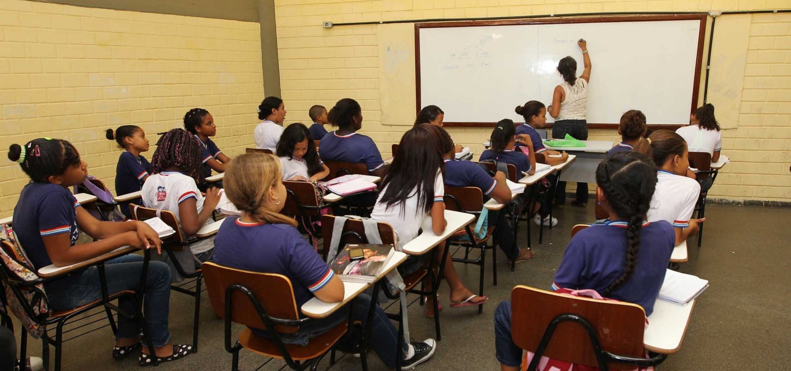 Sancionada lei que garante vagas, na mesma escola, a irmãos com idades aproximadas
