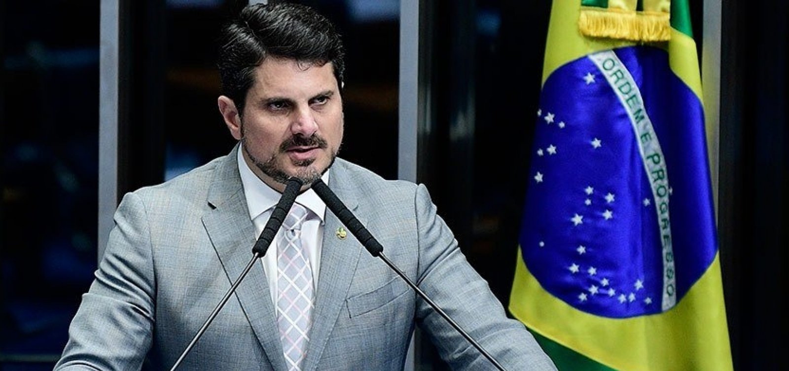 Senador do Espírito Santo abre mão de aposentadoria parlamentar