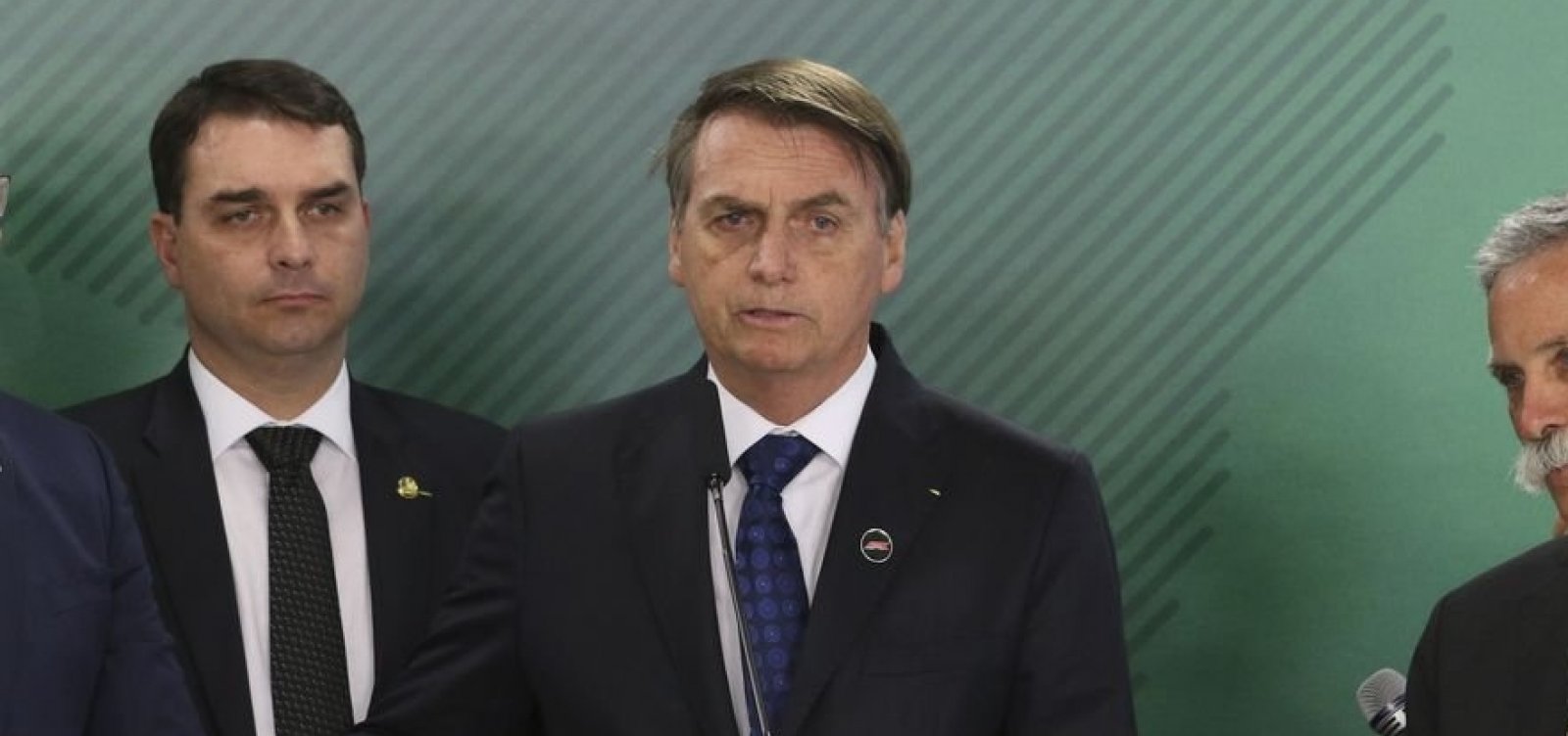 Após revogar decreto sobre armas, Bolsonaro edita nova versão