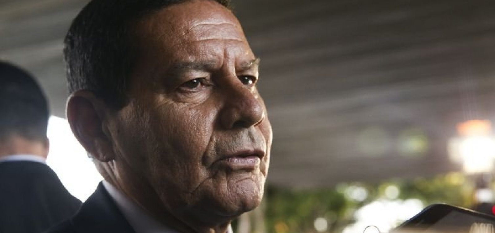 Sargento preso na Espanha voltaria no avião de Bolsonaro para o Brasil, diz Mourão