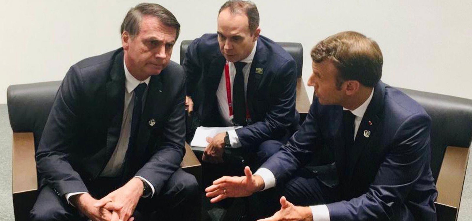 Em encontro com Macron, Bolsonaro sinaliza que Brasil vai continuar no Acordo do Clima de Paris