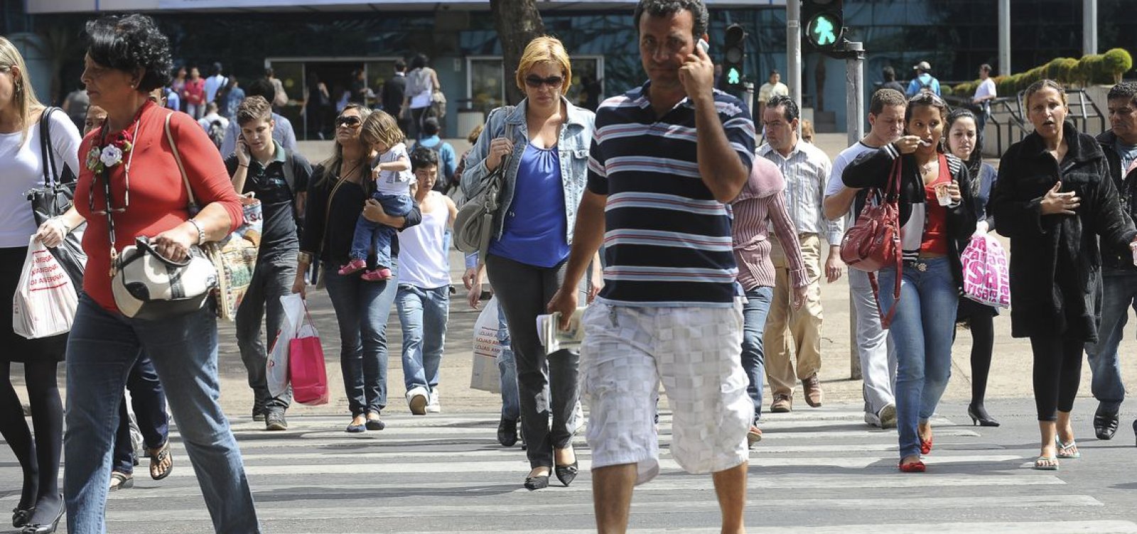 Desemprego cai de 12,4% para 12,3% no trimestre encerrado em maio