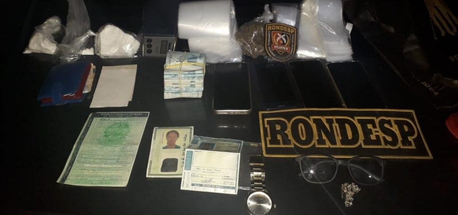 Homem tenta subornar policiais para evitar flagrante em Salvador