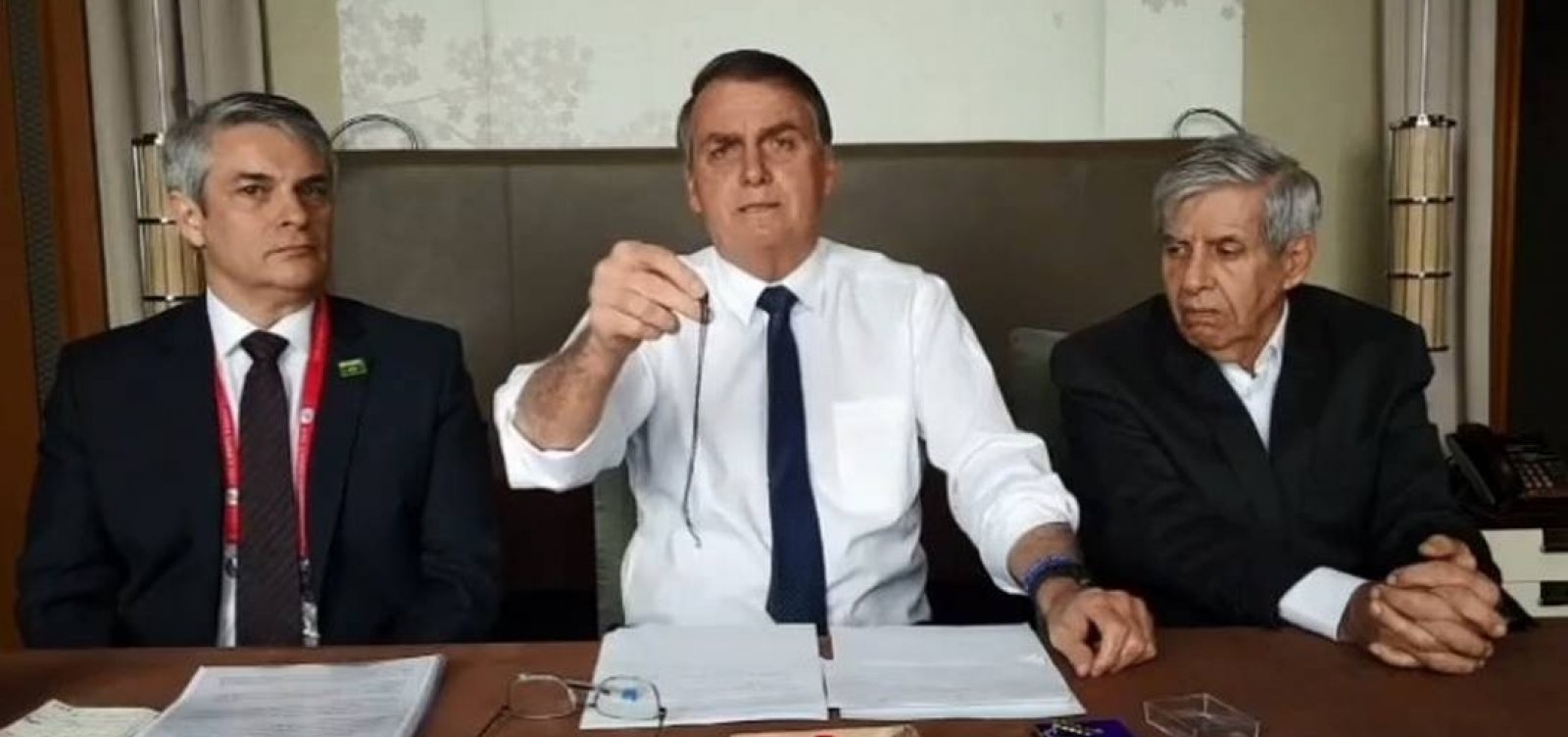 No Japão, Bolsonaro exibe compra de R$ 5,5 mil em bijuteria e talheres para defender extração de nióbio