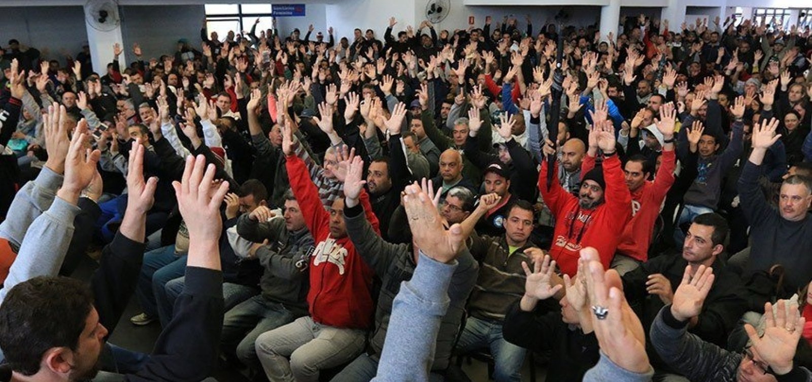 MP que impede desconto de contribuição sindical em folha perde validade