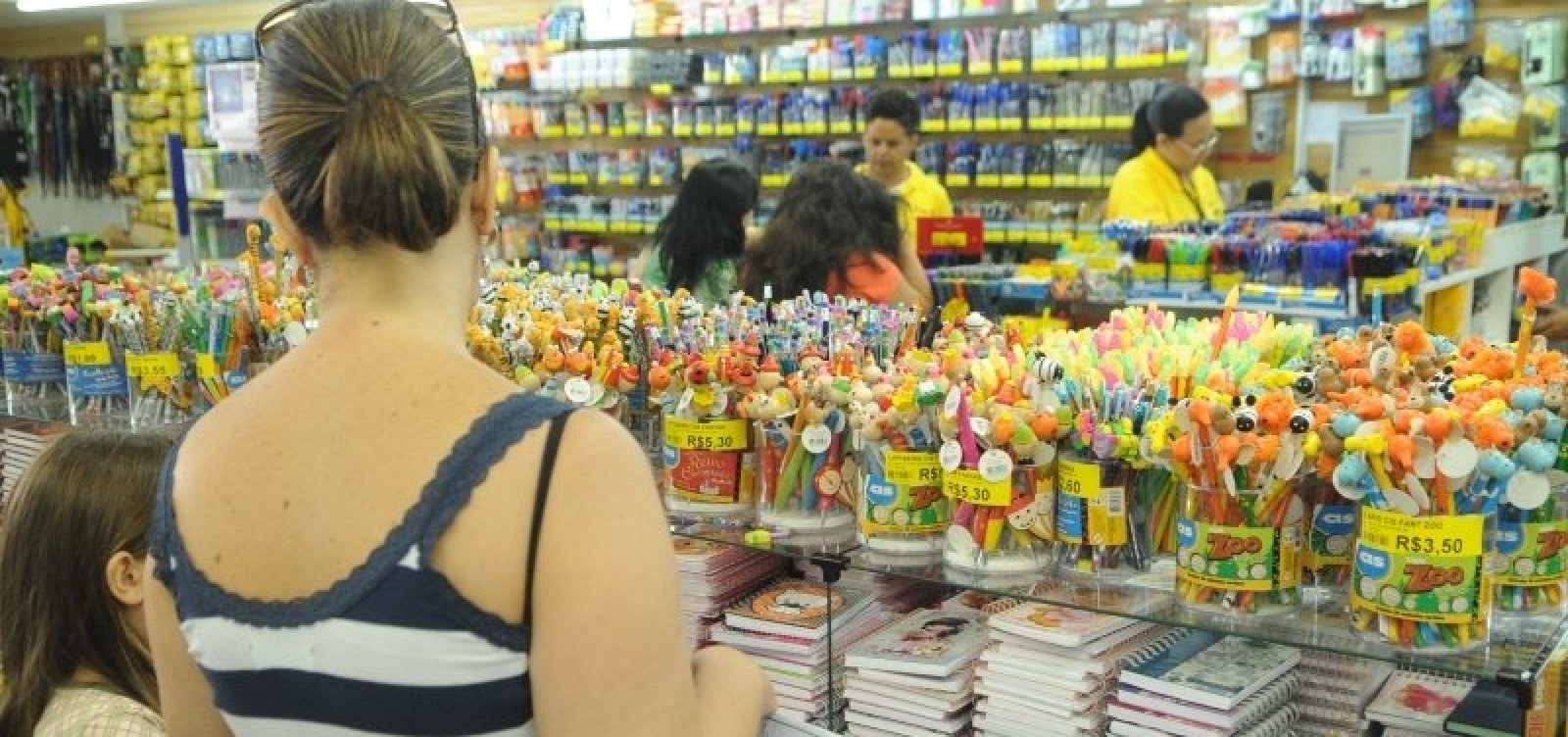 Comissão na Câmara aprova projeto que proíbe conteúdo erótico em material escolar