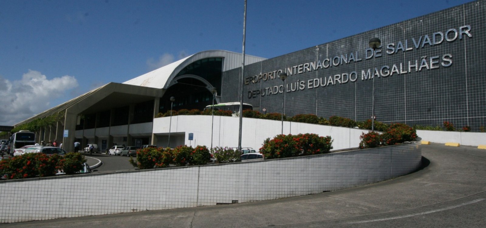 Governo publica decreto que reduz ICMS para aviação na Bahia 