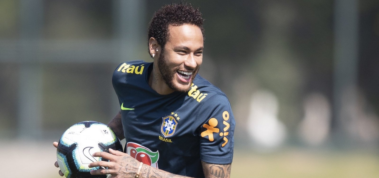 'PSG não quer que ele saia', diz presidente do Barcelona sobre Neymar