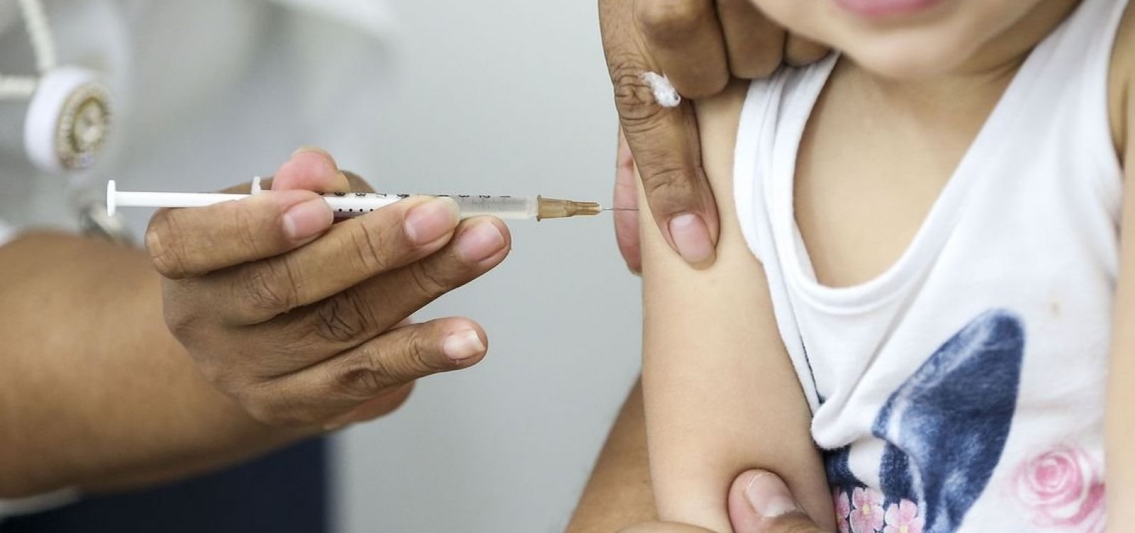 Em 2019, 12 estados do país precisaram racionar vacina BCG, aplicada em recém-nascidos