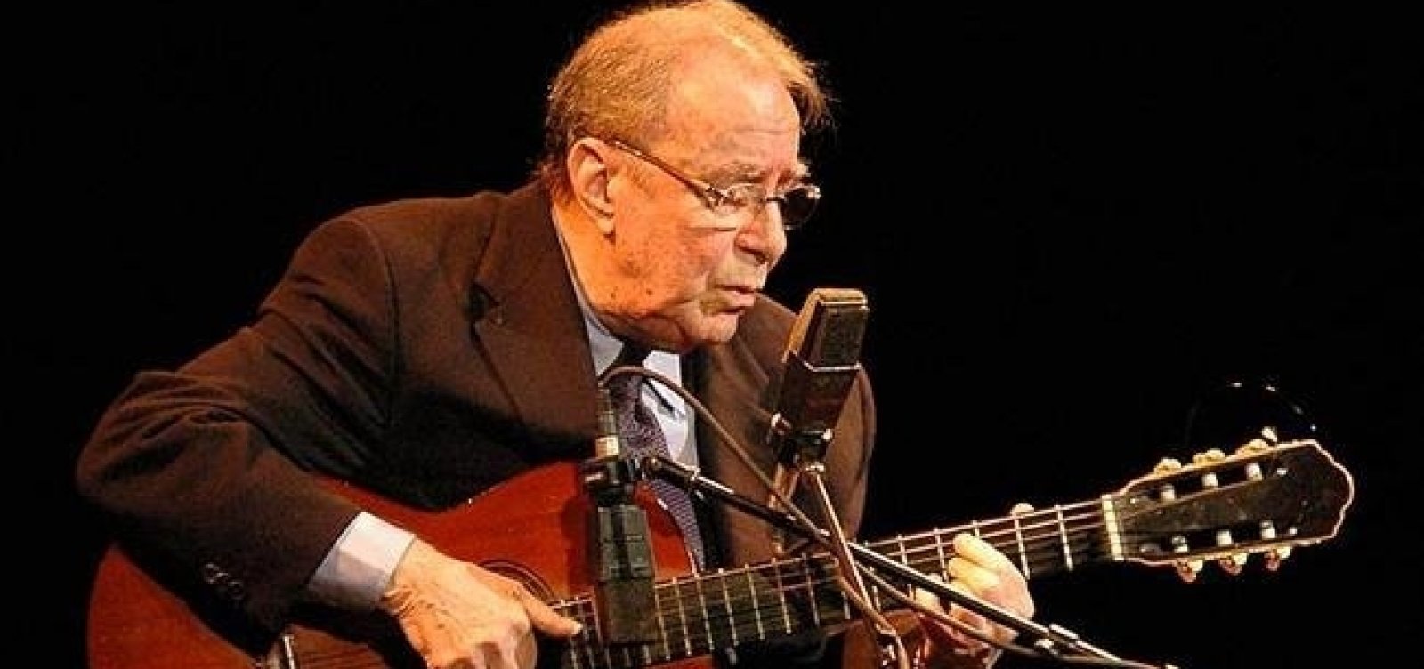 João Gilberto morre aos 88 anos