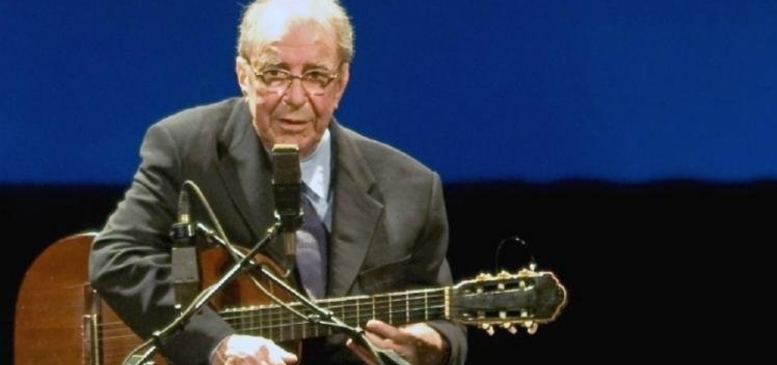 Rui Costa e ACM Neto lamentam morte de João Gilberto