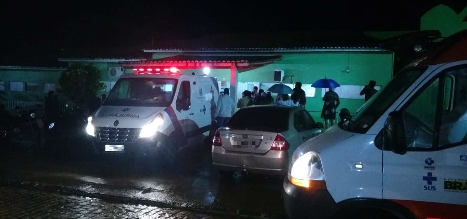 Acidente com micro-ônibus deixa cinco mortos e 13 feridos na BR-324