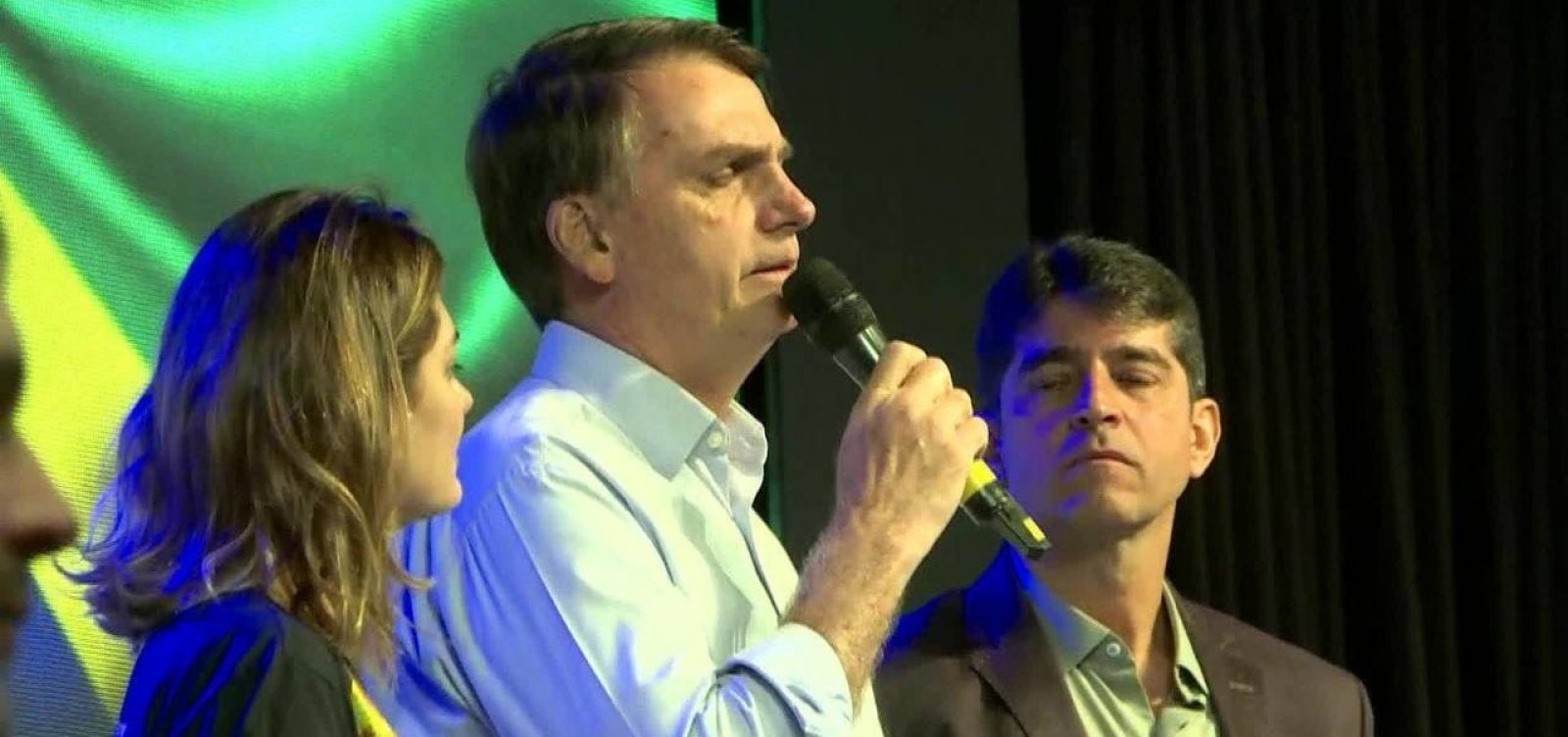 Bolsonaro promete indicar ministro 'terrivelmente evangélico' para o STF