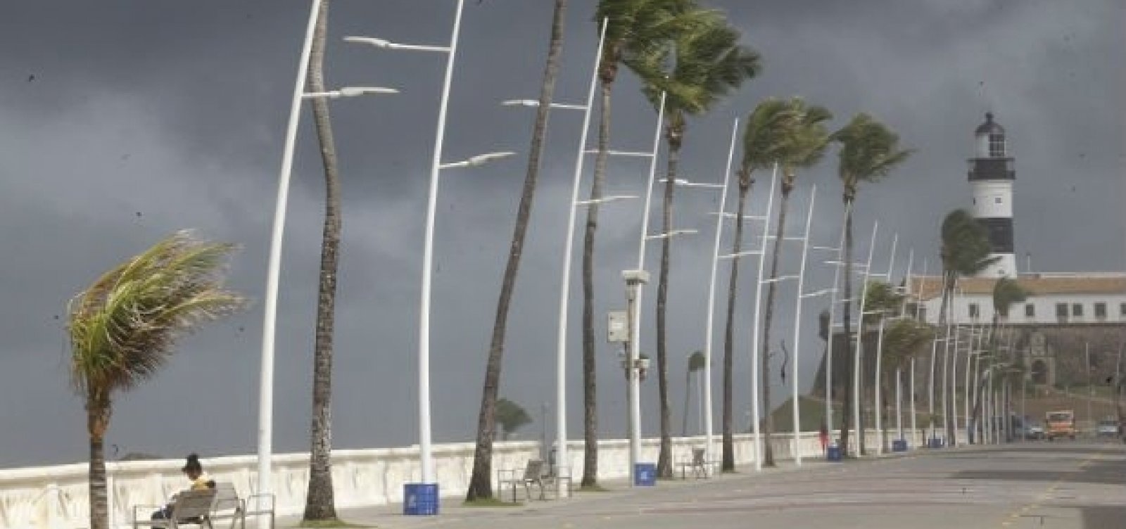 Marinha alerta para ondas de até 2,5 metros em Salvador