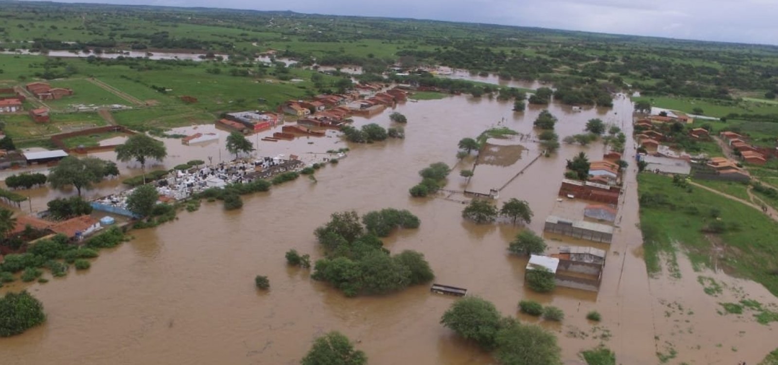 Coronel João Sá: rompimento de barragem deixa 150 famílias desabrigadas