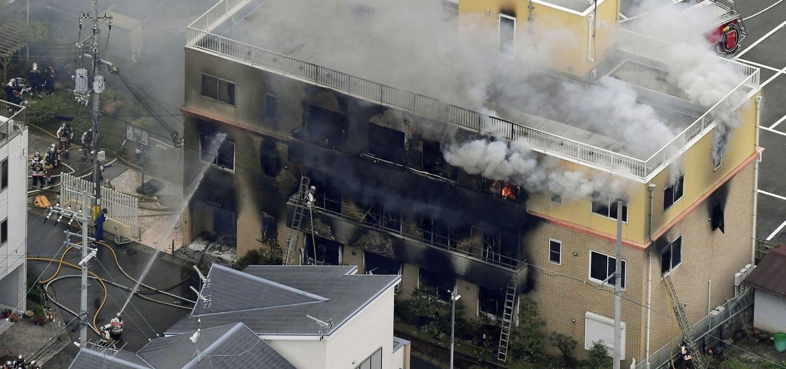 Incêndio criminoso deixa ao menos 13 mortos em estúdio no Japão