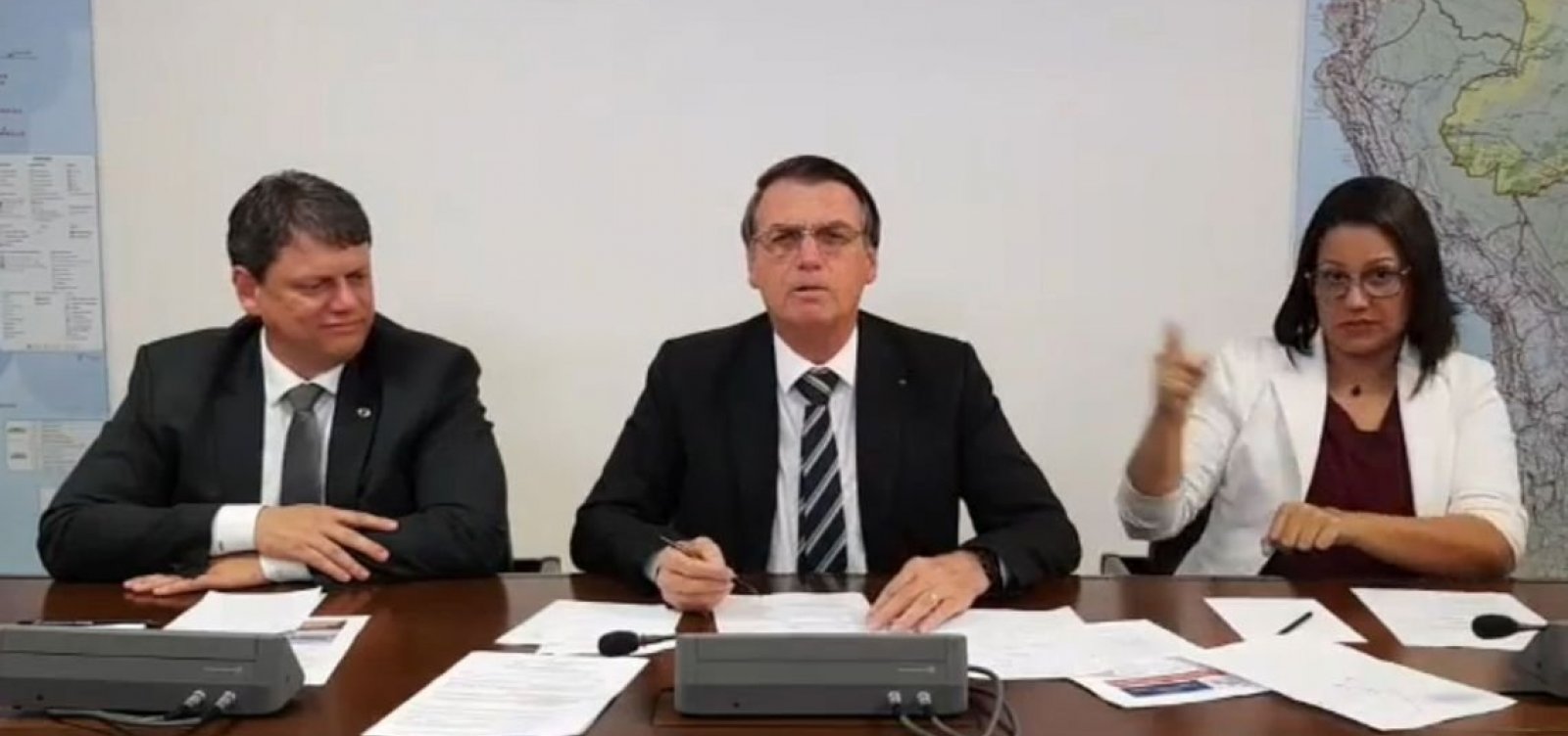 'Dinheiro é do povo, não meu, nem de Rui Costa', diz Bolsonaro sobre aeroporto de Conquista