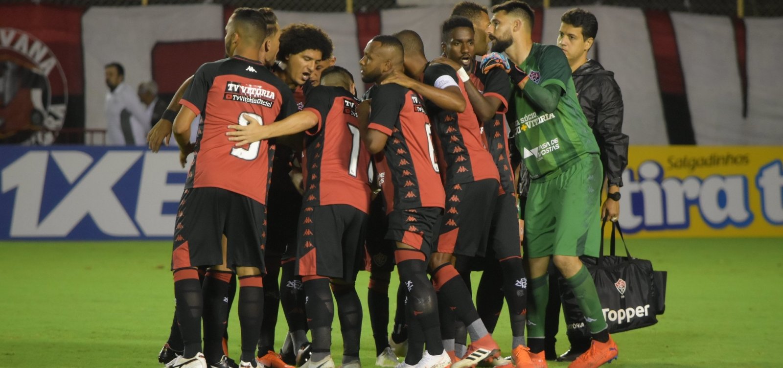 Técnico do Vitória relaciona jogadores para partida contra o Londrina