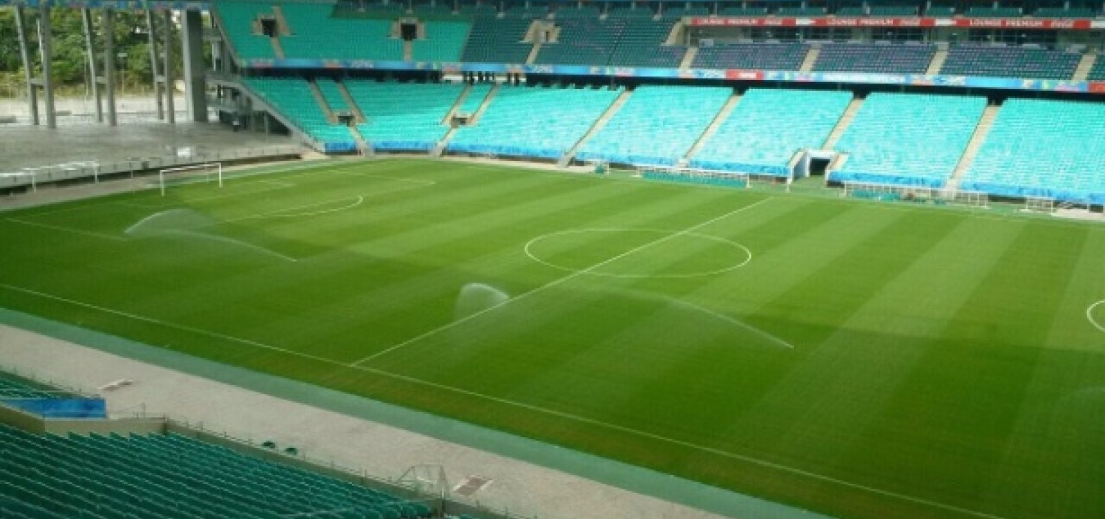 Após críticas na Copa América, Fonte Nova realiza troca de gramado